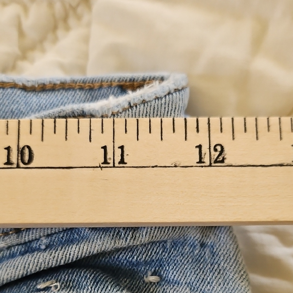 Abercrombie & Fitch 'Curve Love'  Distressed Jeans- Size 25 - Picture 4 of 6